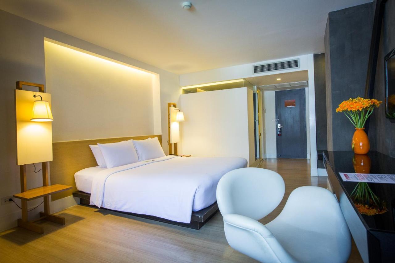 Trinity Silom Hotel Bangkok Exterior foto