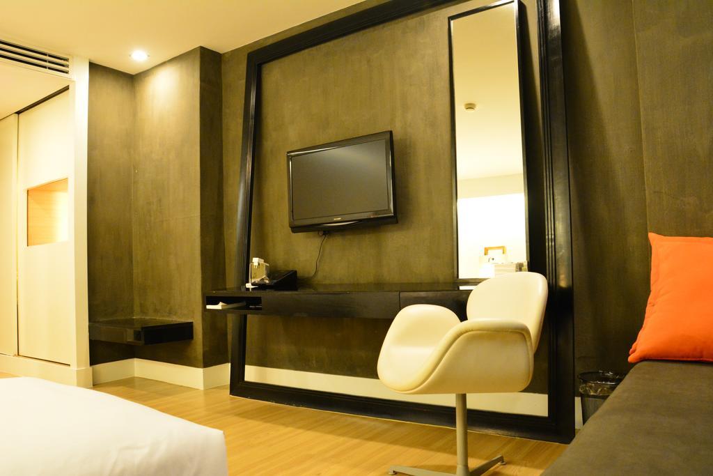 Trinity Silom Hotel Bangkok Exterior foto